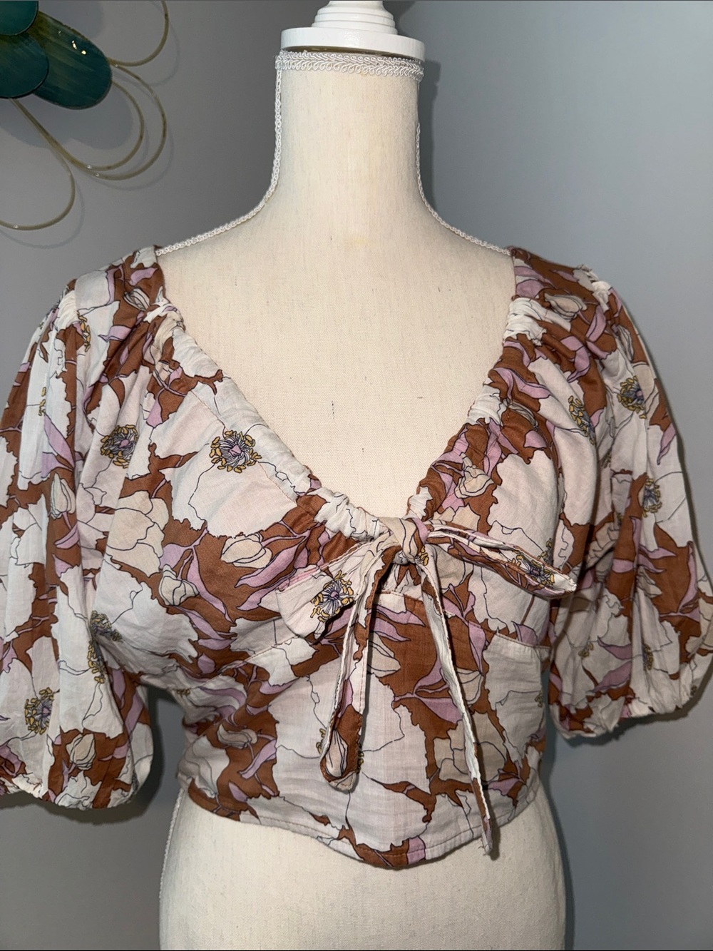 Abercrombie & Fitch Pink and Brown Floral Tie-Front Puff Sleeve Crop Top